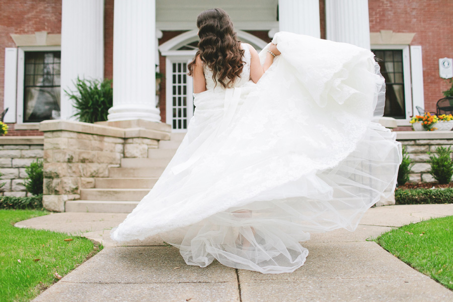 stunning lace pronovia gown