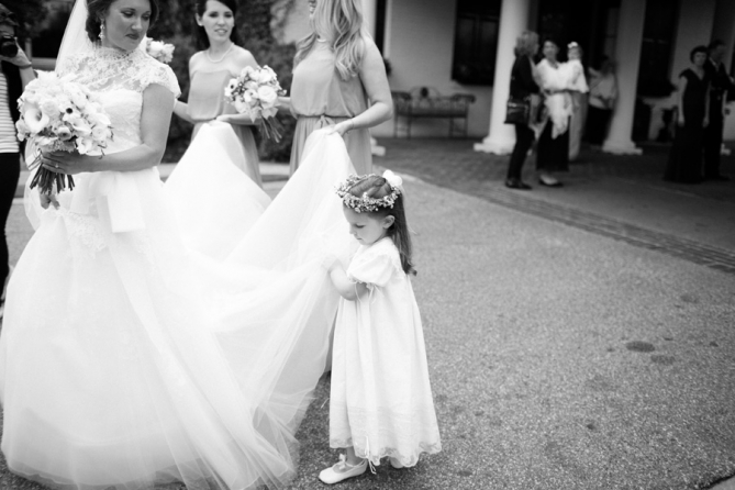 candid wedding moments